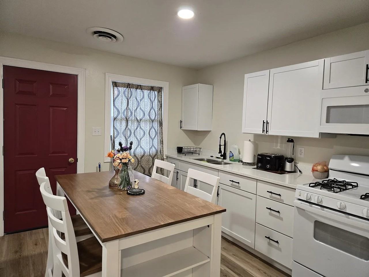 1648 N Elmer St - Photo 3 of 11
