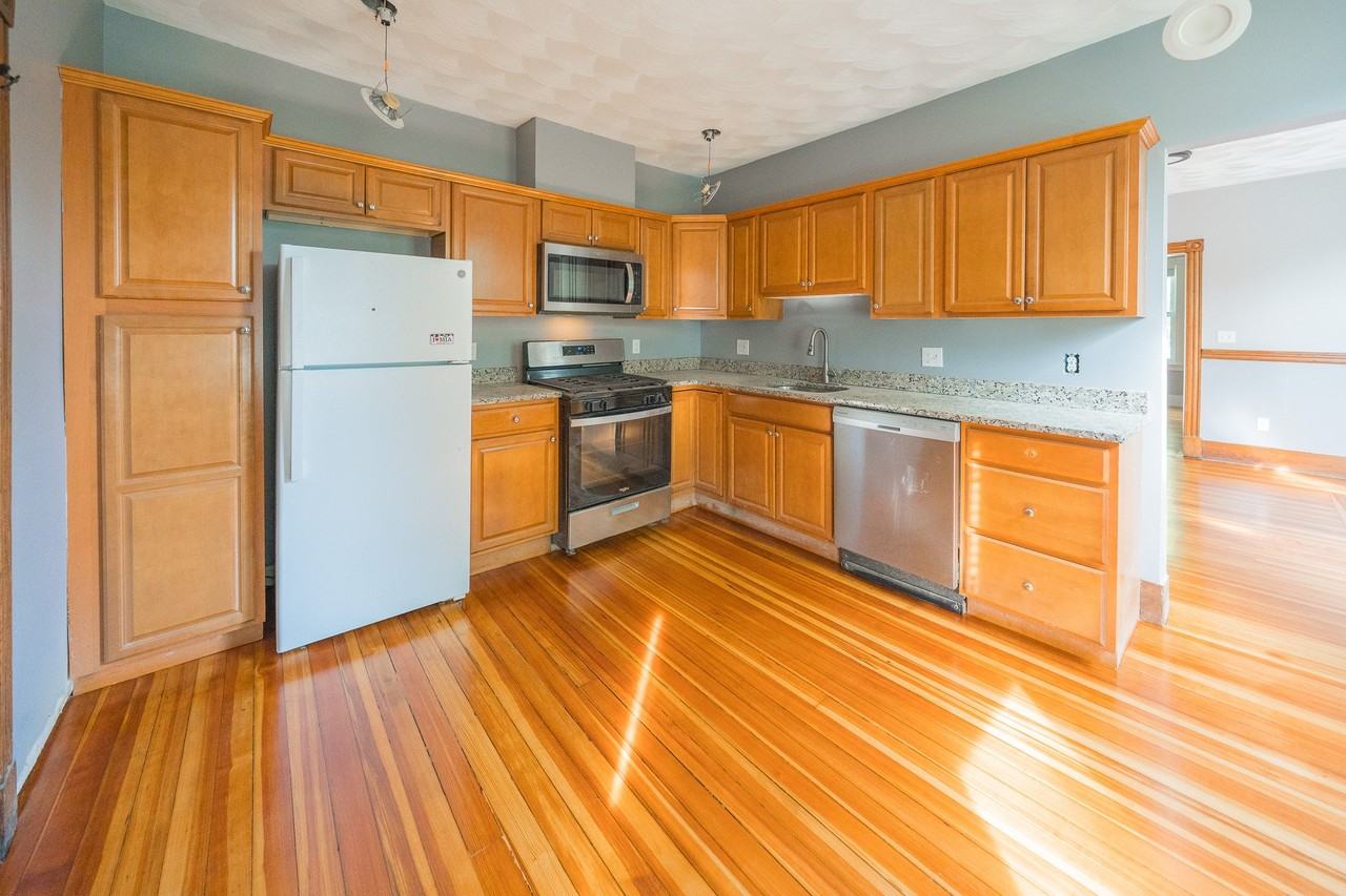 90 Glendale St #3 - Photo 2 of 10