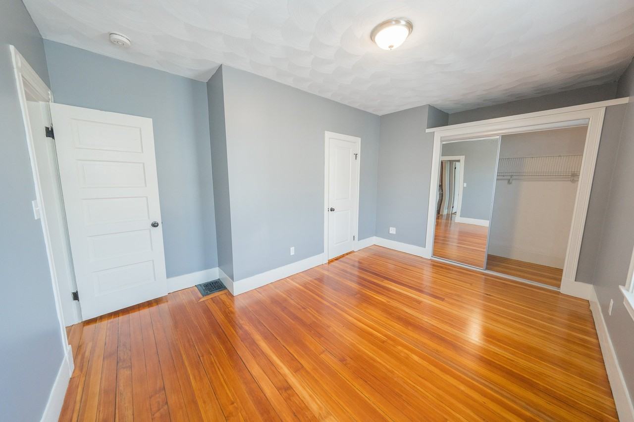 90 Glendale St #3 - Photo 4 of 10