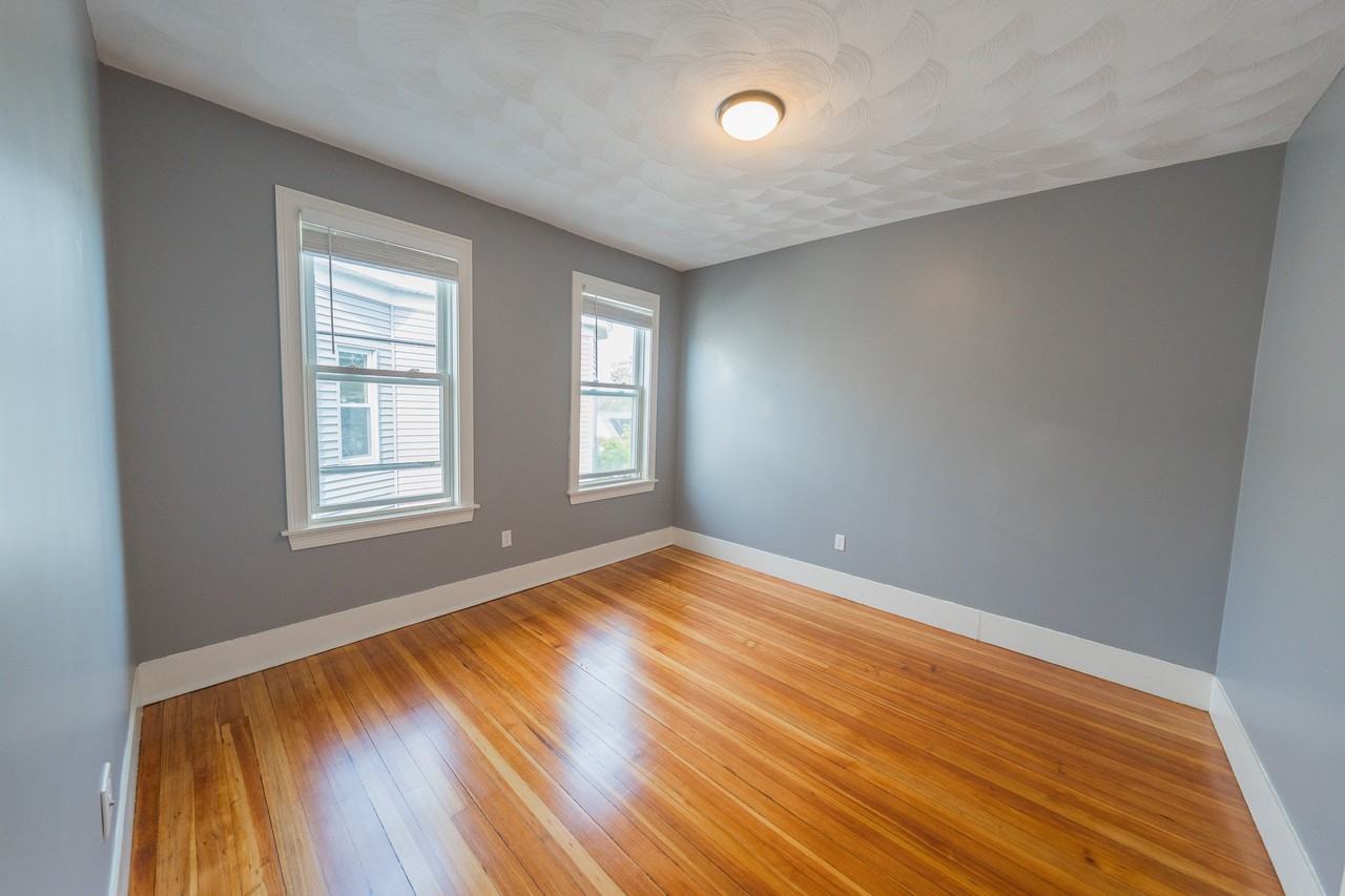 90 Glendale St #3 - Photo 5 of 10