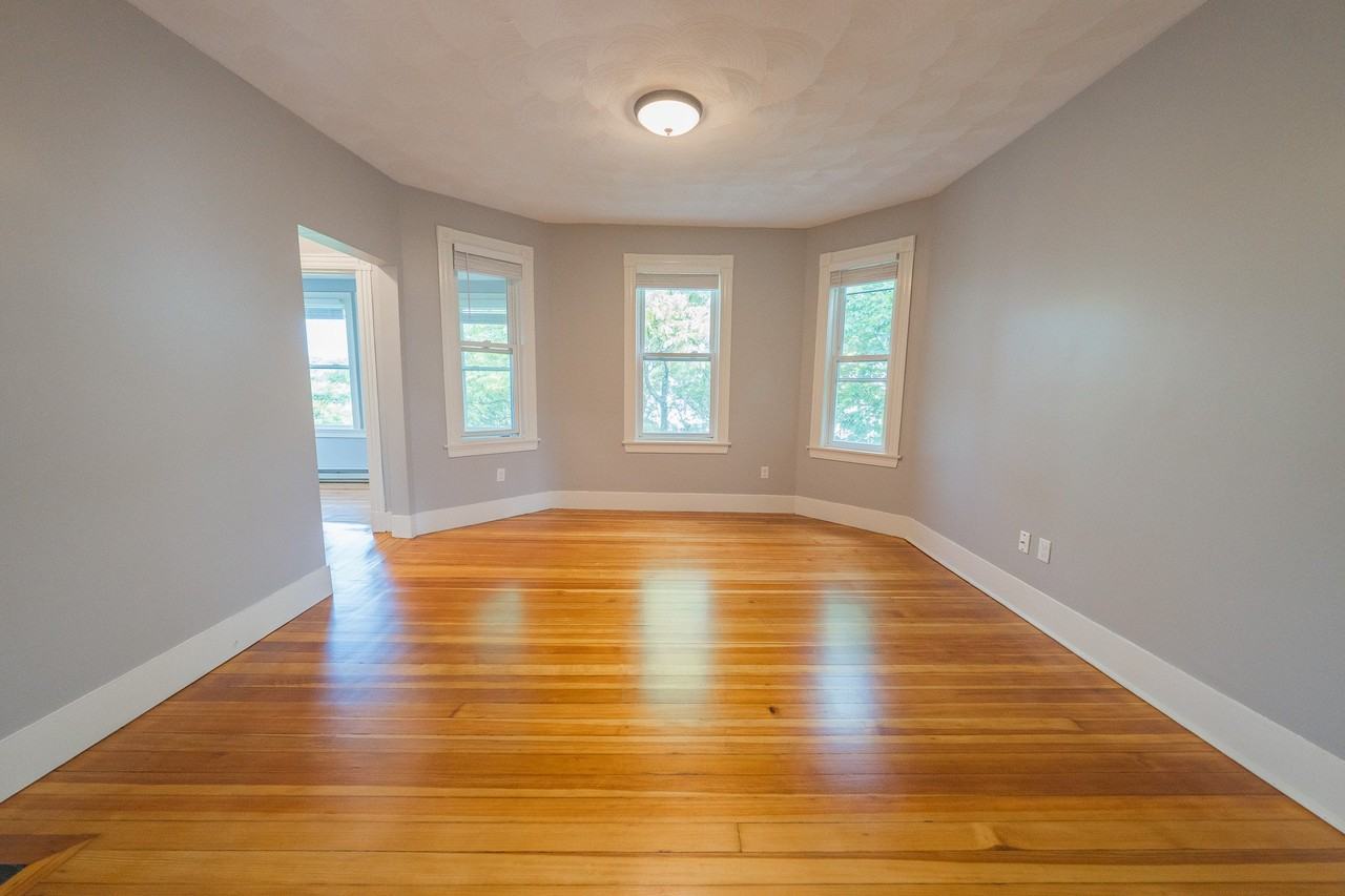 90 Glendale St #3 - Photo 7 of 10