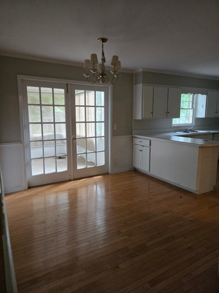 7195A Hunters Branch Dr - Photo 3 of 9