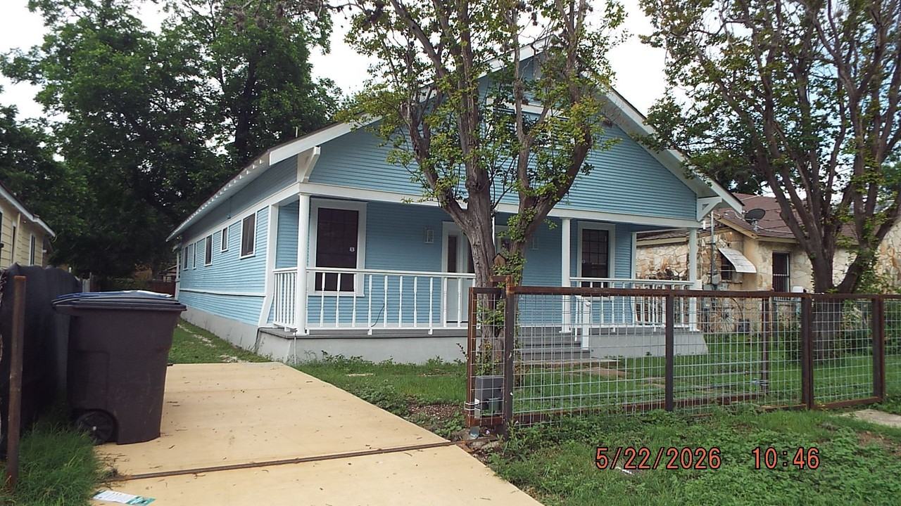 234 E Sayers Ave - Photo 2 of 20