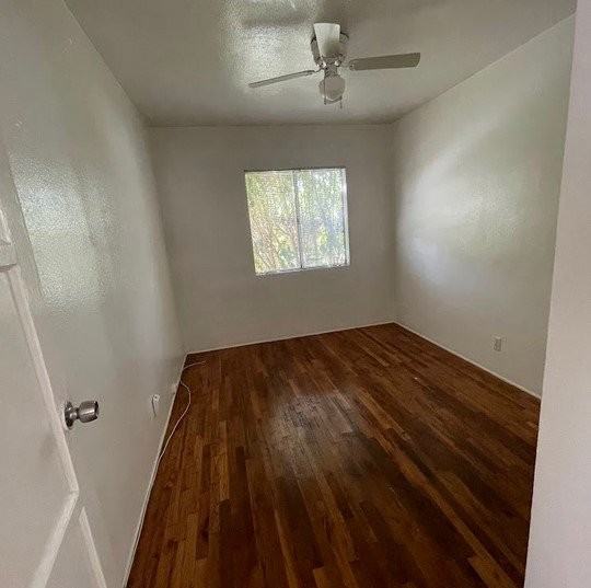 12322 York Ave #D - Photo 3 of 8