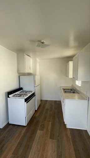 12322 York Ave #D - Photo 7 of 8