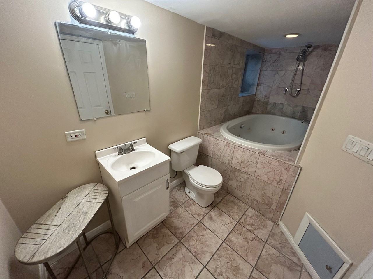 3849 W School St #1 - Photo 4 of 8