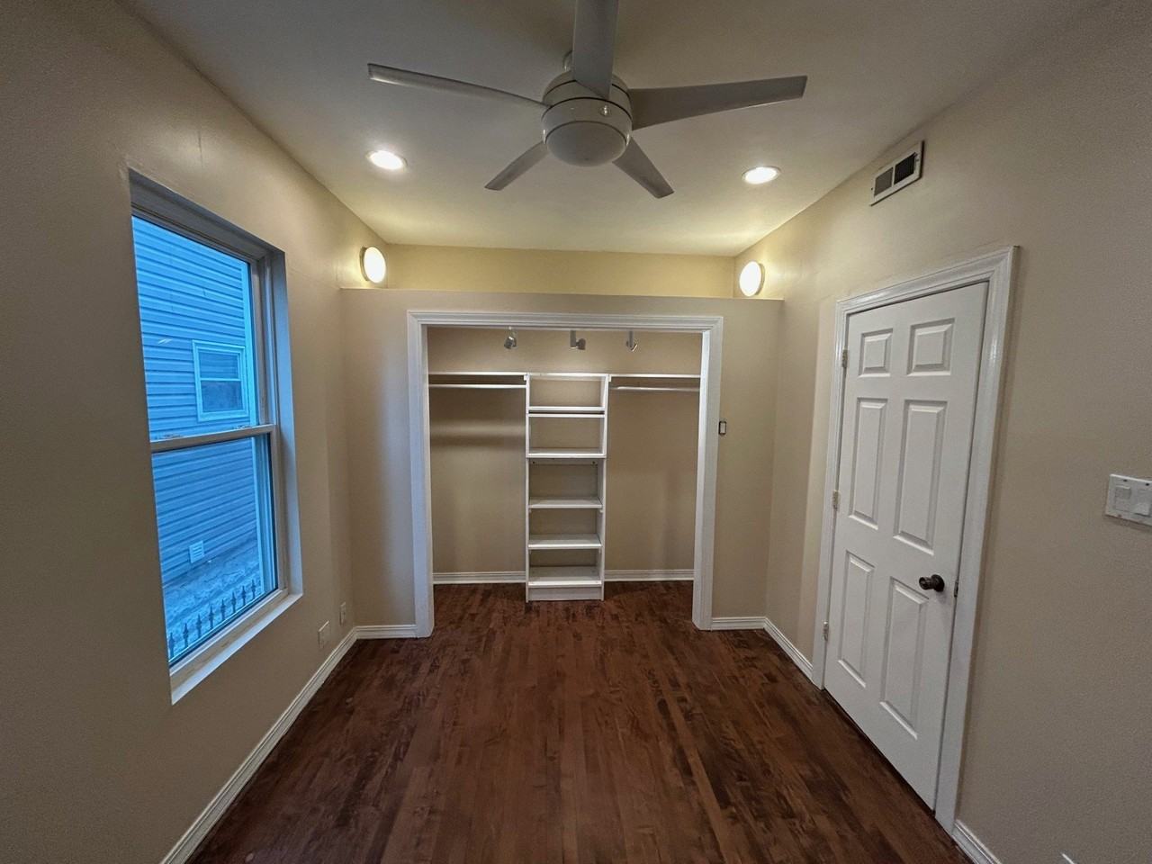 3849 W School St #1 - Photo 5 of 8