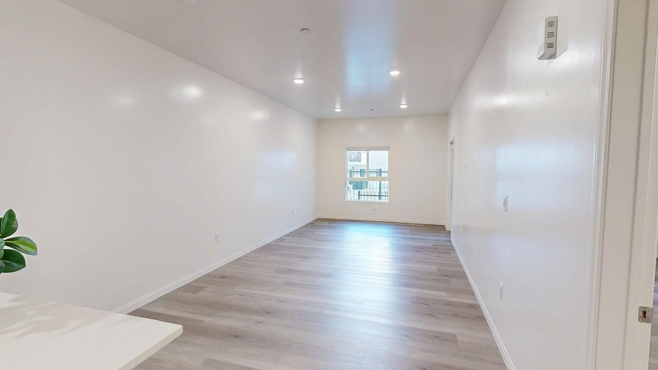 218 S Occidental Blvd - Photo 6 of 11