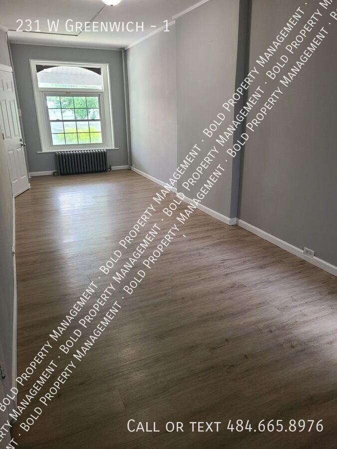 231 W Greenwich St #1 - Photo 4 of 10