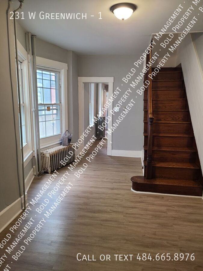 231 W Greenwich St #1 - Photo 6 of 10