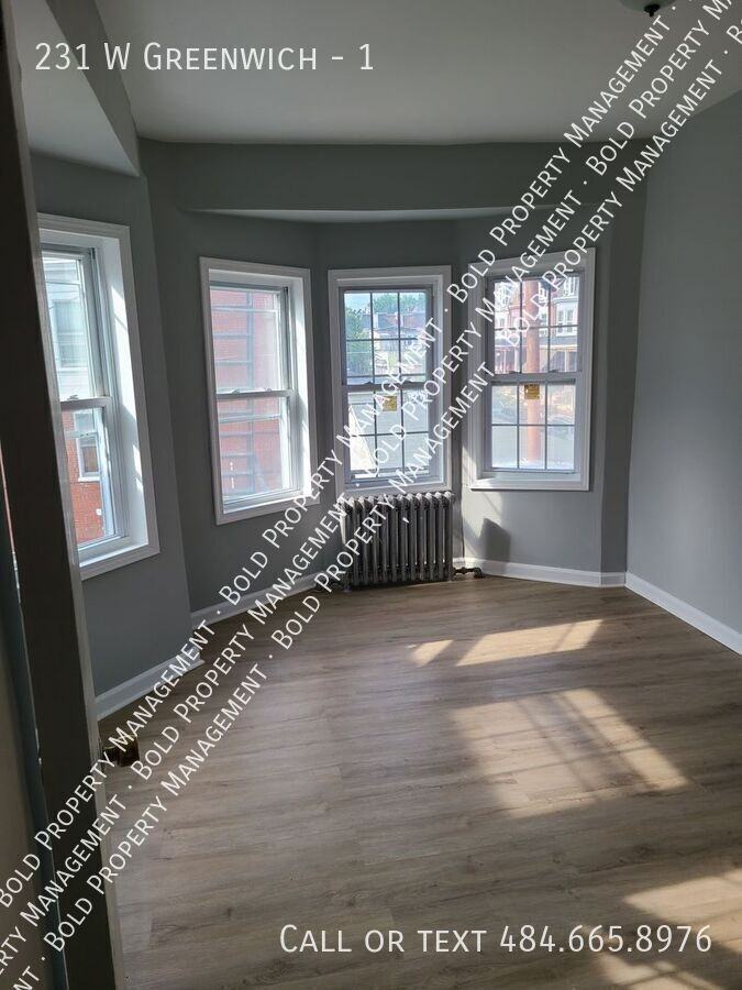 231 W Greenwich St #1 - Photo 7 of 10