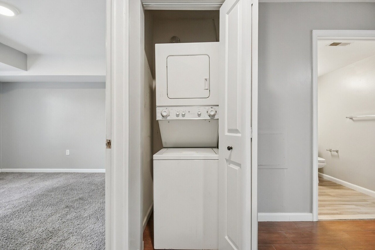 3416 N Sydenham St #A - Photo 3 of 10