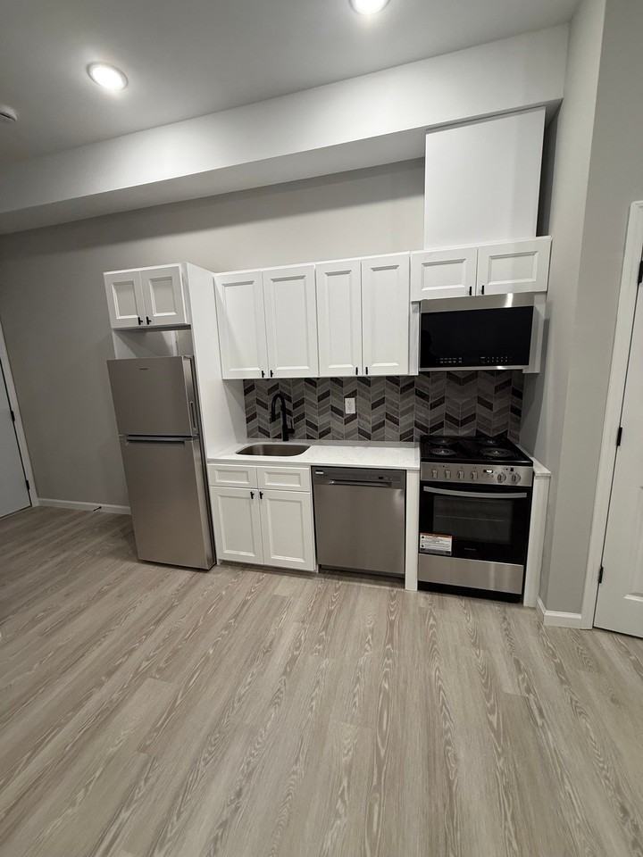 59 Pearl St #104