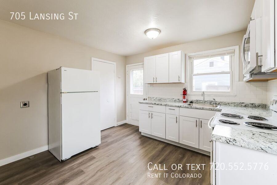 705 Lansing St - Photo 4 of 21