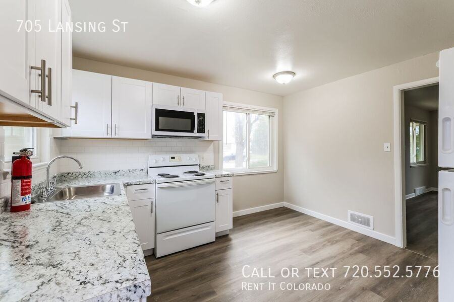705 Lansing St - Photo 5 of 21