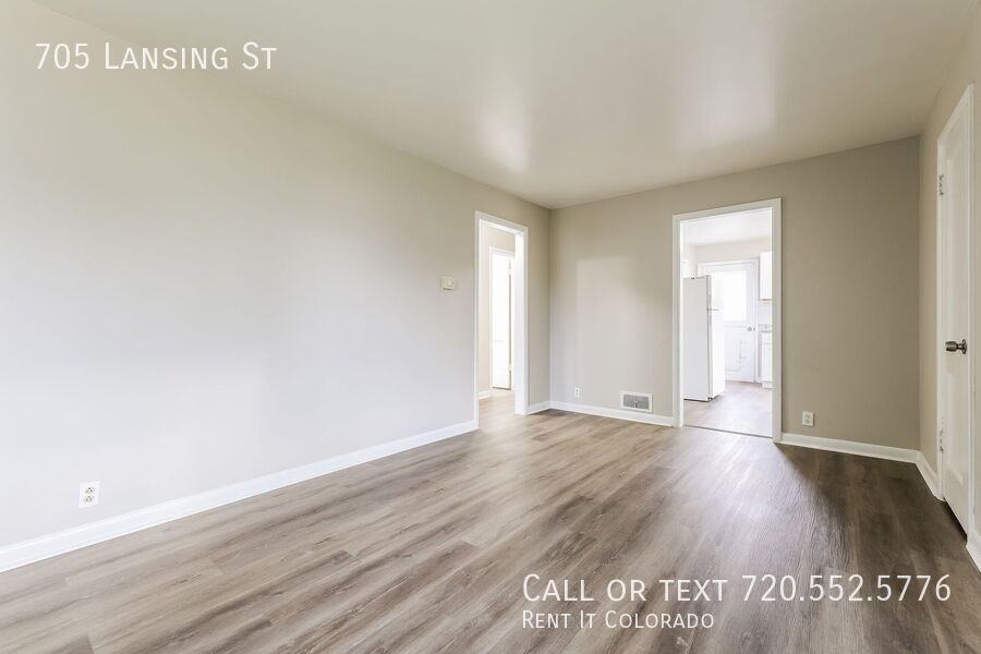 705 Lansing St - Photo 6 of 21