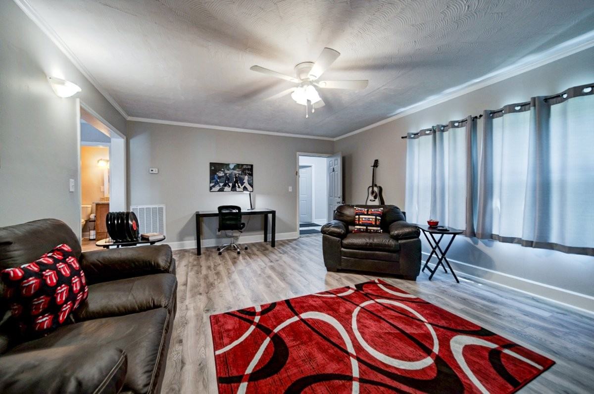 401 Kingwood Dr #A - Photo 3 of 14