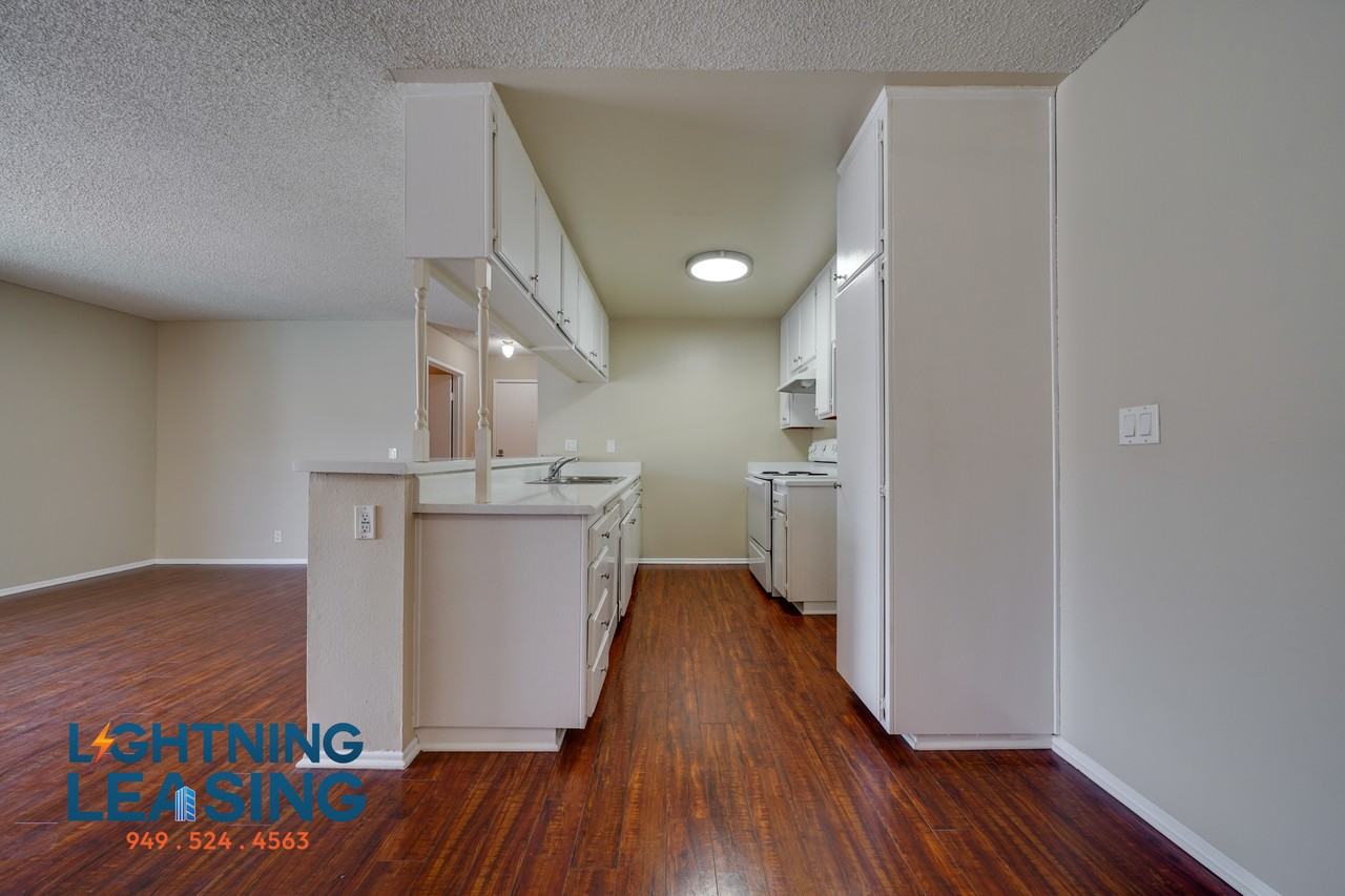 10252 Commerce Ave #222D - Photo 4 of 29