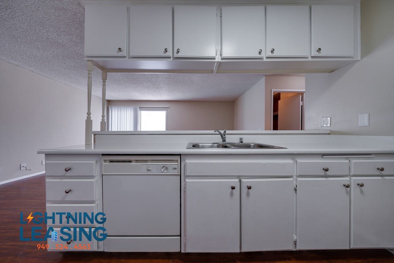 10252 Commerce Ave #222D - Photo 5 of 29