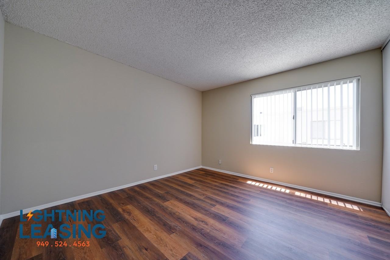 10252 Commerce Ave #222D - Photo 7 of 29