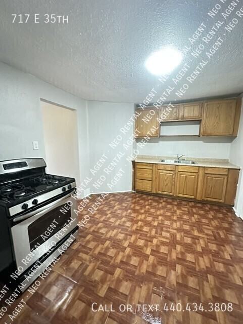 717 E 35th St - Photo 3 of 6