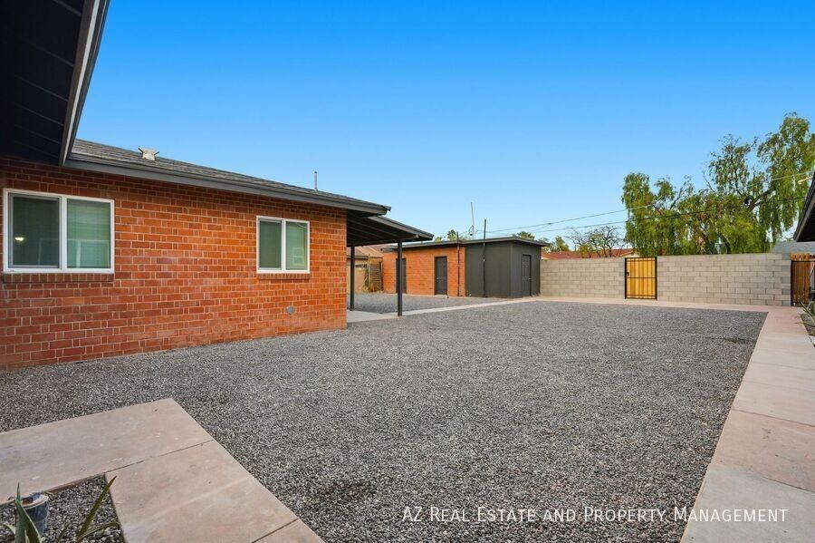 1806 E Coronado Rd #C - Photo 2 of 15