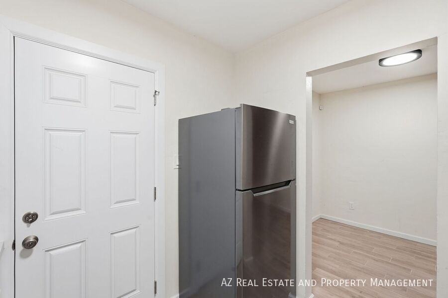 1806 E Coronado Rd #C - Photo 5 of 15
