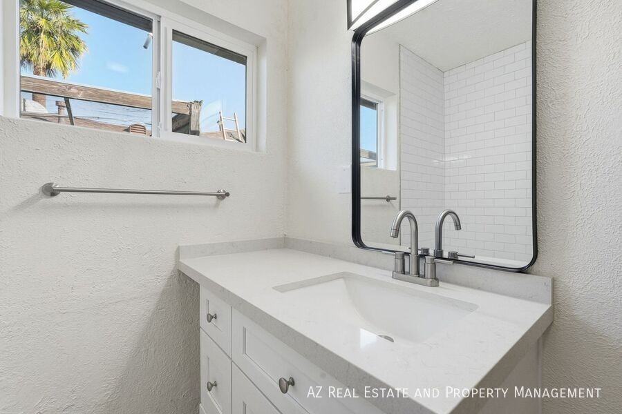 1806 E Coronado Rd #C - Photo 7 of 15