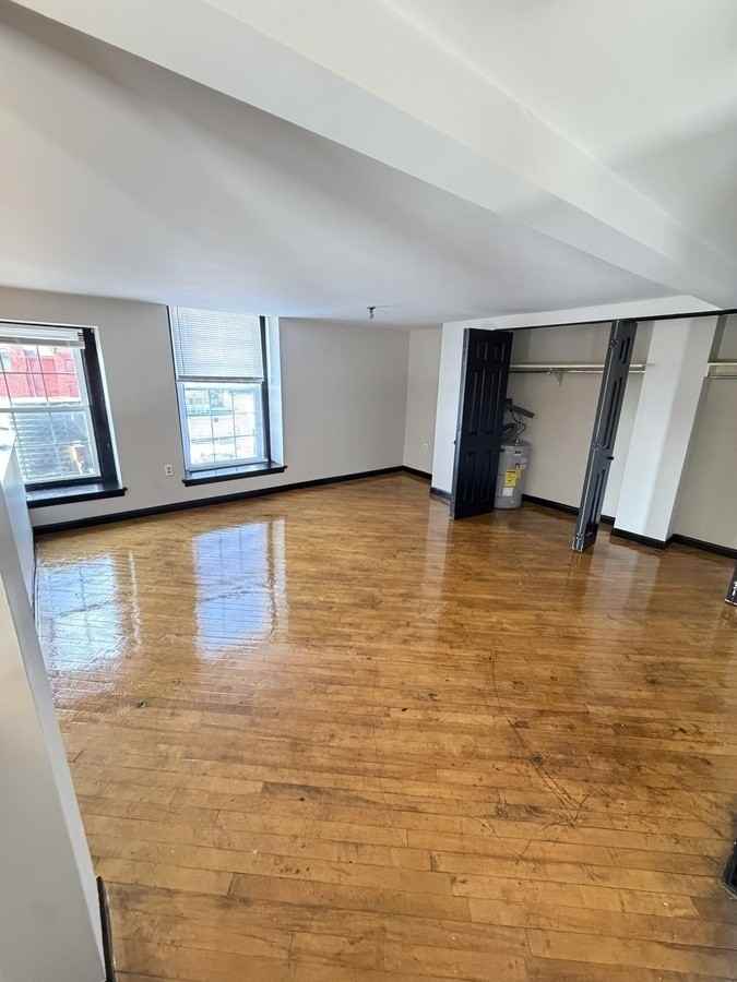 550 Pearl St #304 - Photo 5 of 6