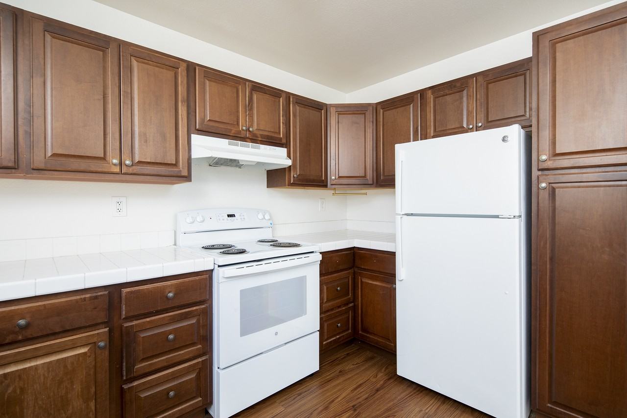 2112-2114 Thomas Ave Unit 1 - Photo 2 of 13
