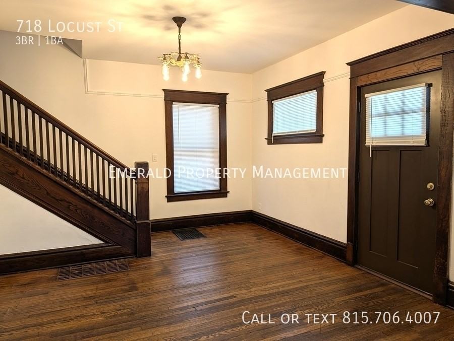 718 Locust St - Photo 3 of 18