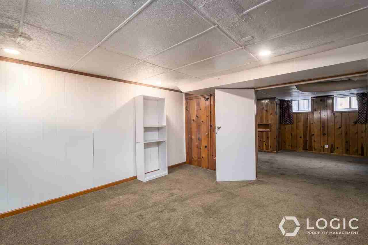 654 32nd St - Photo 3 of 15