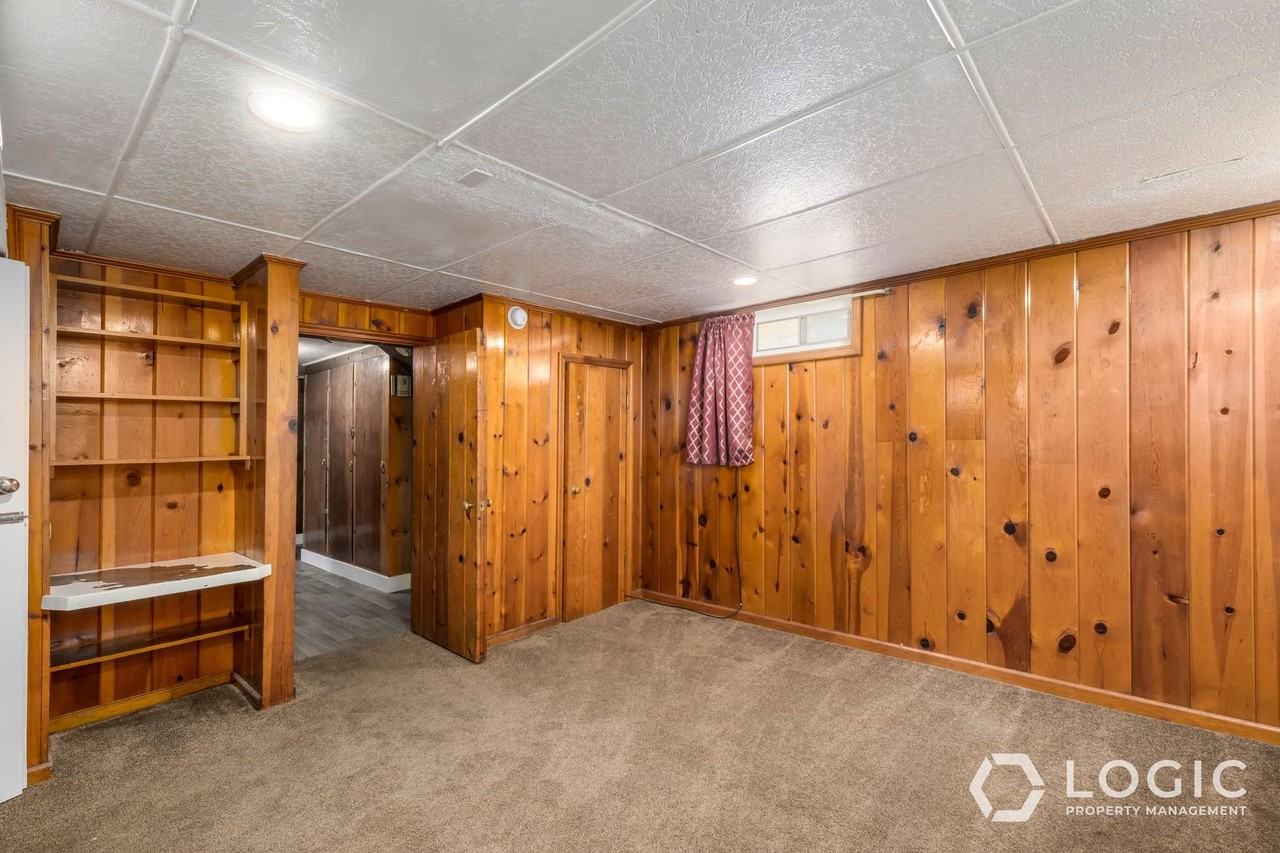 654 32nd St - Photo 5 of 15