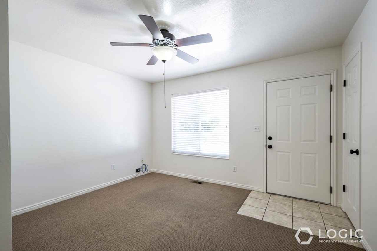 934 E 500 N - Photo 5 of 19