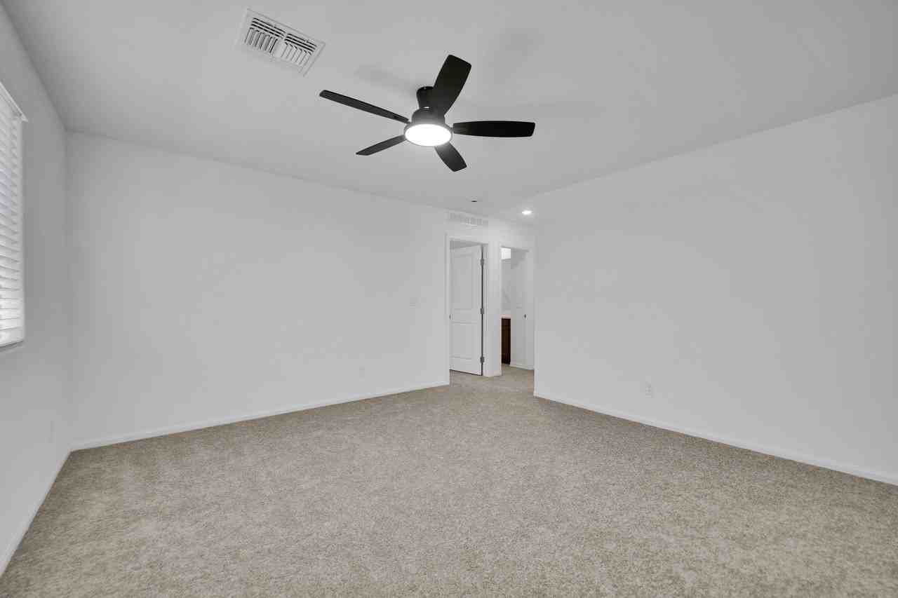 6082 Tomsik St - Photo 4 of 10
