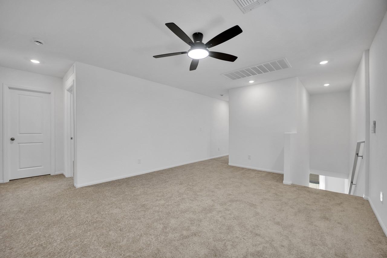 6082 Tomsik St - Photo 5 of 10