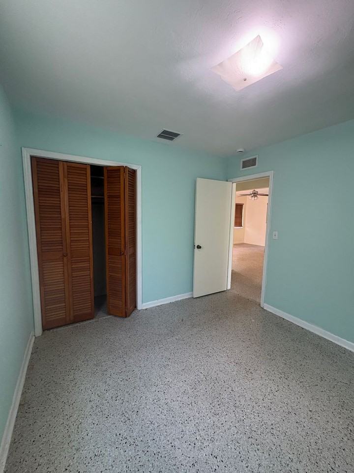 422 S Arnold Ave - Photo 2 of 16