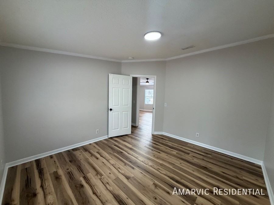 450 Wendy Ln - Photo 7 of 11