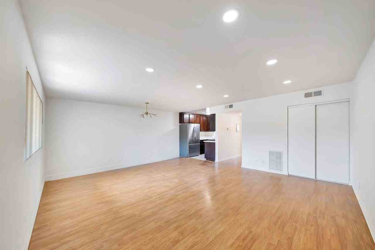1614 E Chevy Chase Dr - Photo 4 of 23