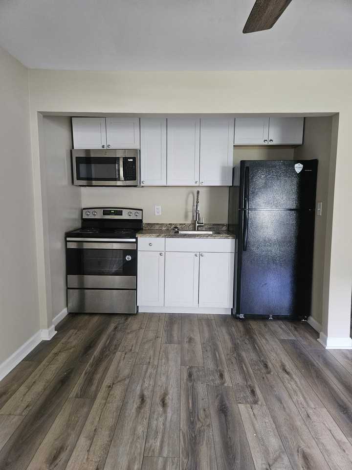 1804 Larkin St #A - Photo 6 of 16