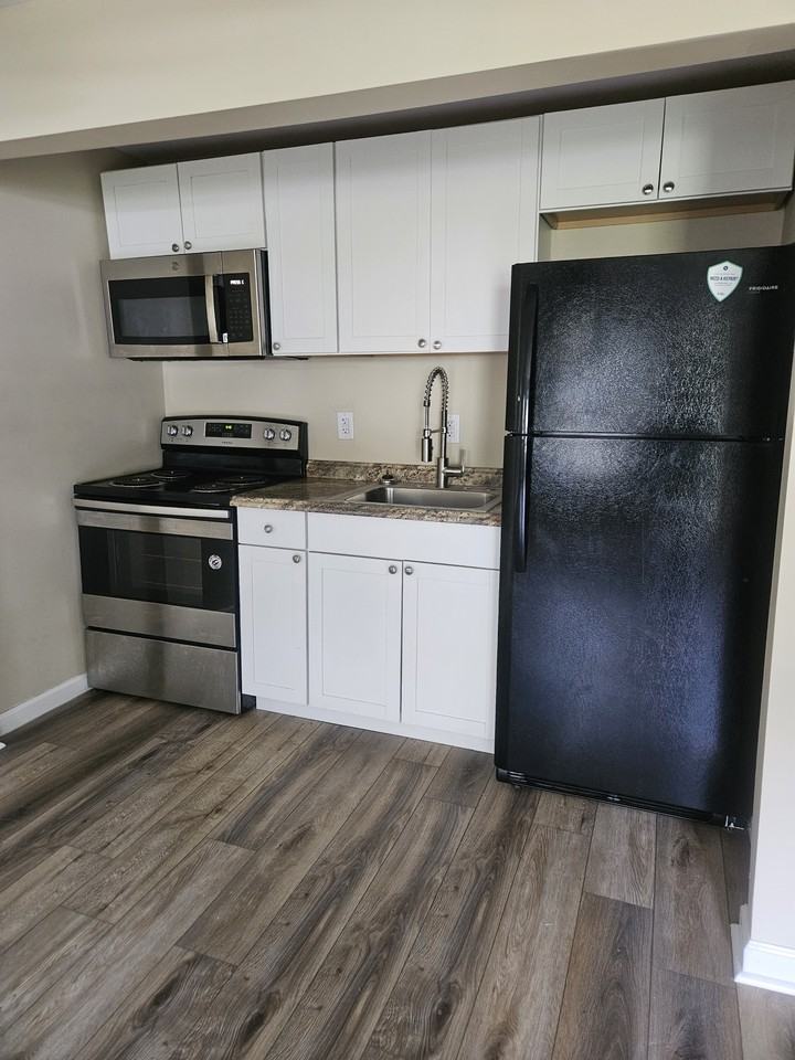 1804 Larkin St #A - Photo 7 of 16