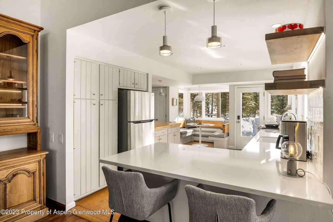1036 Red Mountain Rd - Photo 4 of 37
