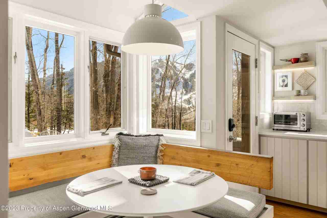 1036 Red Mountain Rd - Photo 6 of 37