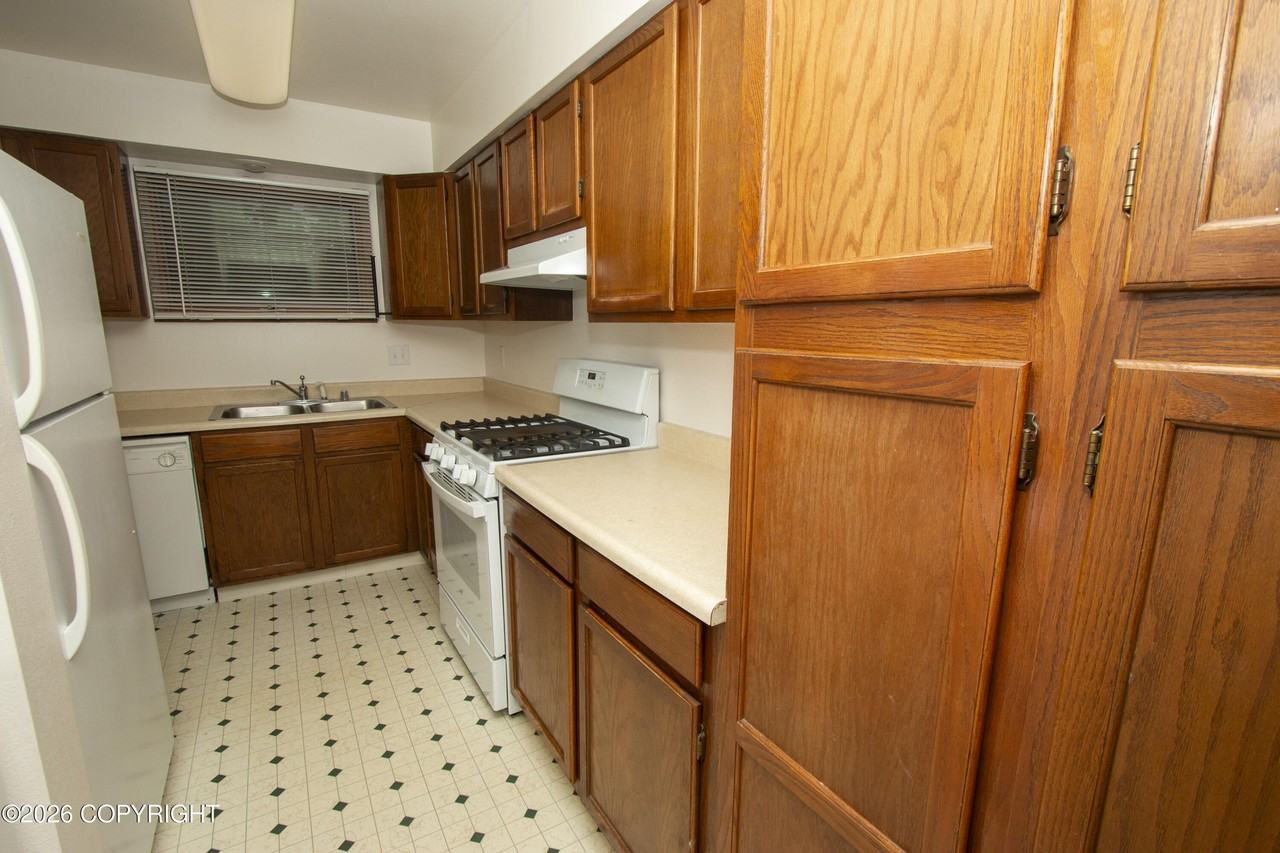 526 E 15th Ave #4 - Photo 6 of 21