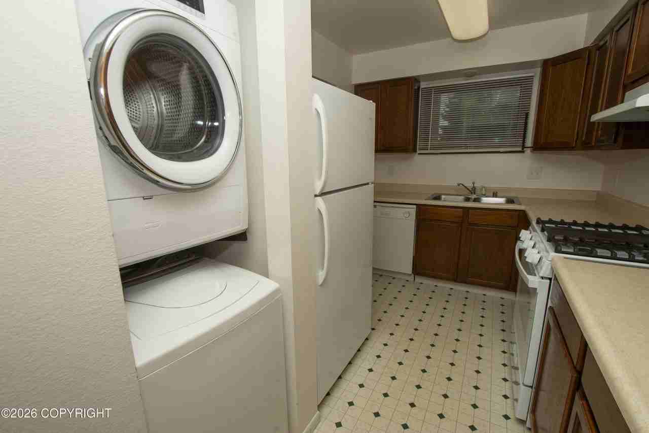 526 E 15th Ave #4 - Photo 7 of 21