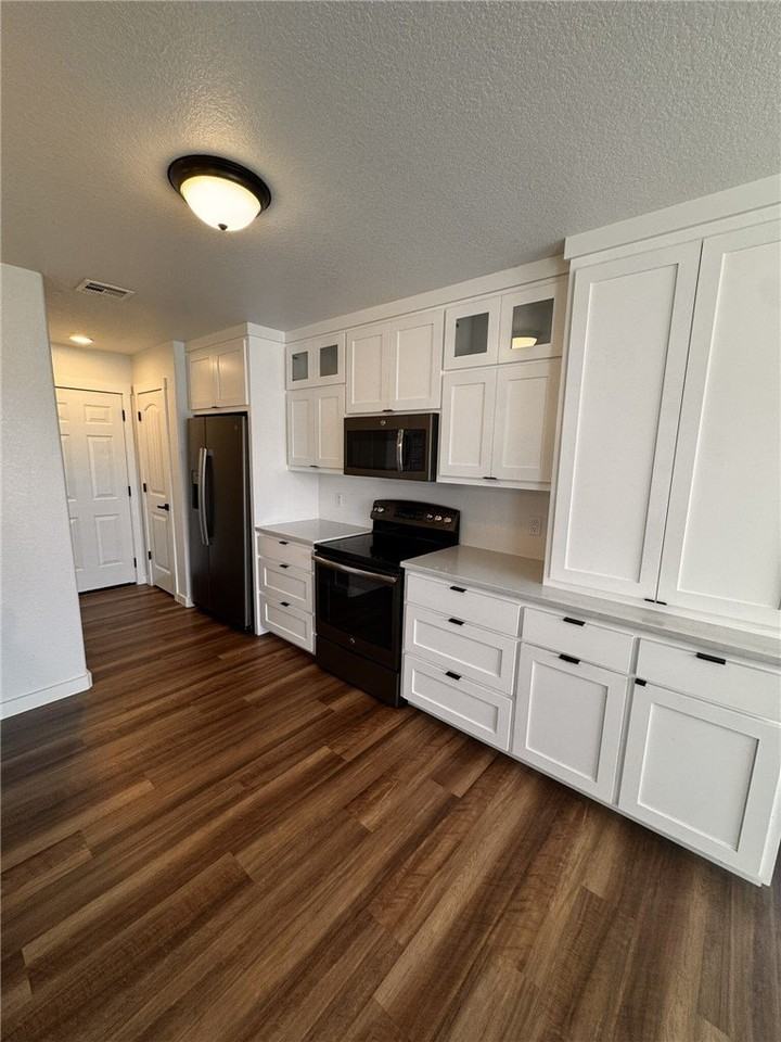 311 Violet St - Photo 5 of 22