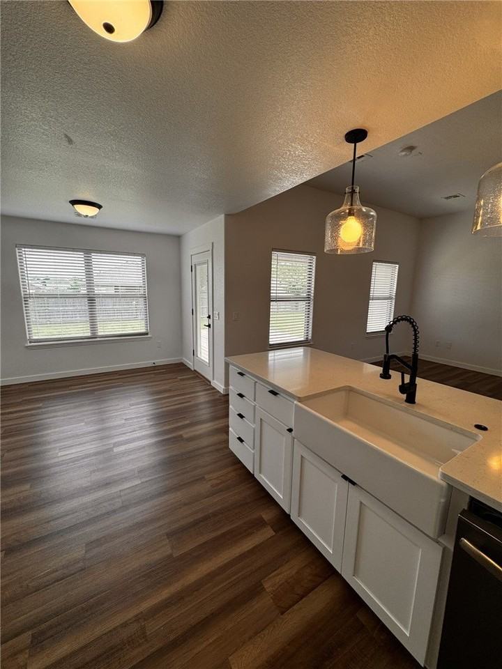 311 Violet St - Photo 7 of 22