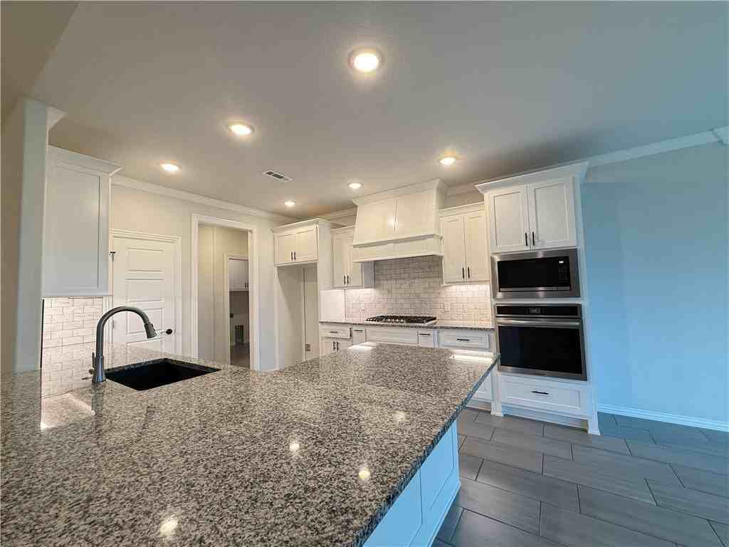 805 Carlock Dr - Photo 5 of 24