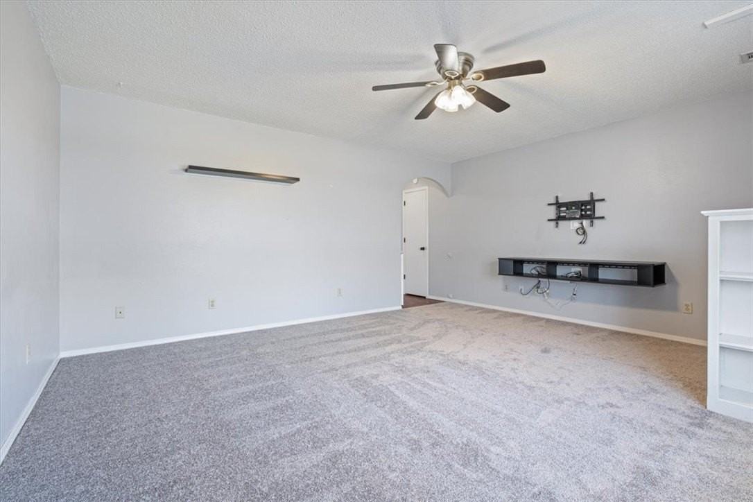 11 Jordan Ln - Photo 4 of 17