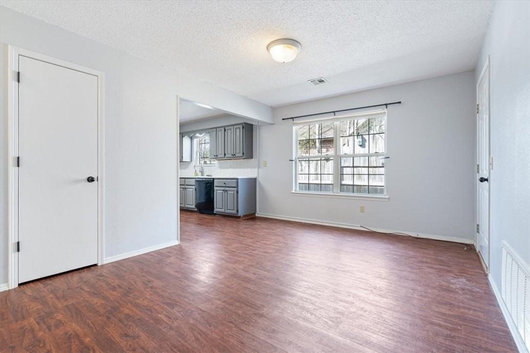 11 Jordan Ln - Photo 5 of 17